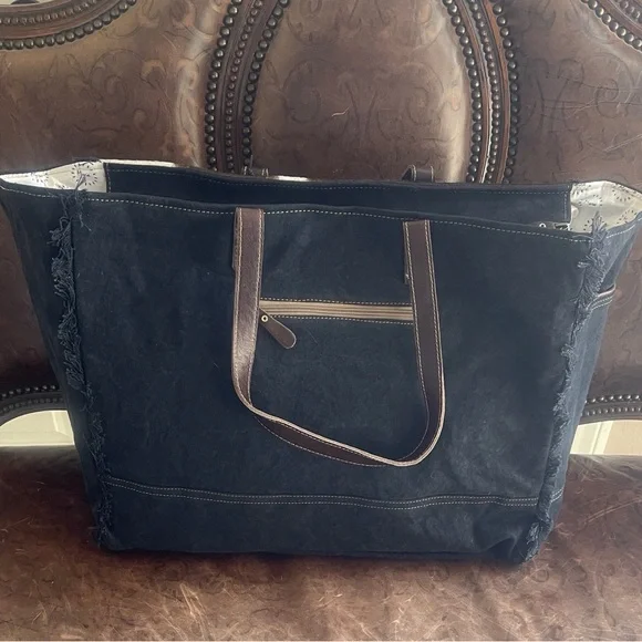 Myra-Seagrass Weekender / Actual Bag - Picture 2 of 4